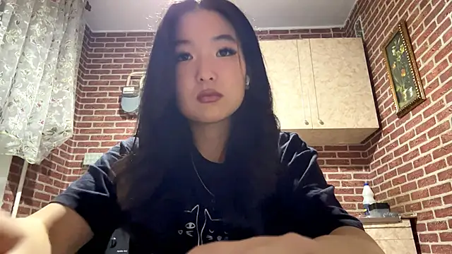 Snapshot of EmmaLeexth chatting on 11.08.25 EmmaLeexth online show from 11.08.25