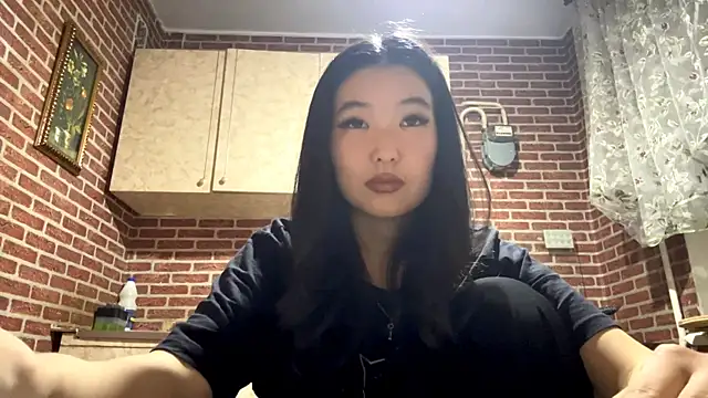 Snapshot of EmmaLeexth chatting on 11.10.25 EmmaLeexth online show from 11.10.25