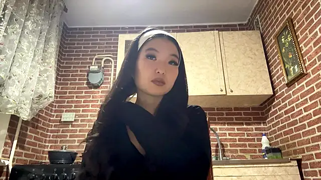 Snapshot of EmmaLeexth chatting on 11.11.25 EmmaLeexth online show from 11.11.25