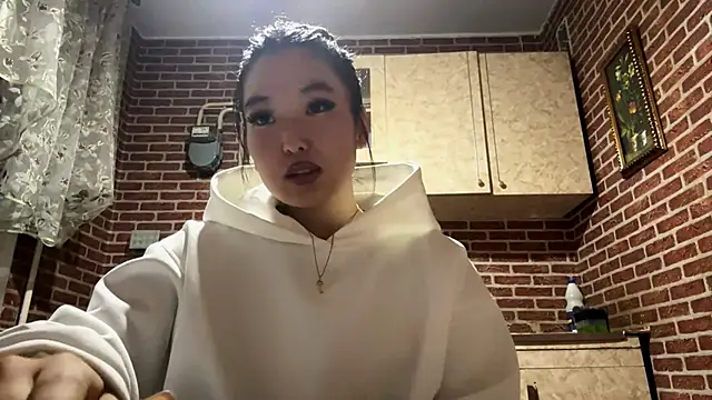 Snapshot of EmmaLeexth chatting on 11.13.25 EmmaLeexth online show from 11.13.25