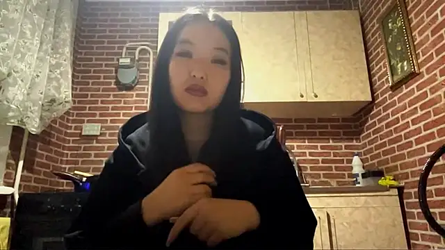 Snapshot of EmmaLeexth chatting on 11.16.25 EmmaLeexth online show from 11.16.25