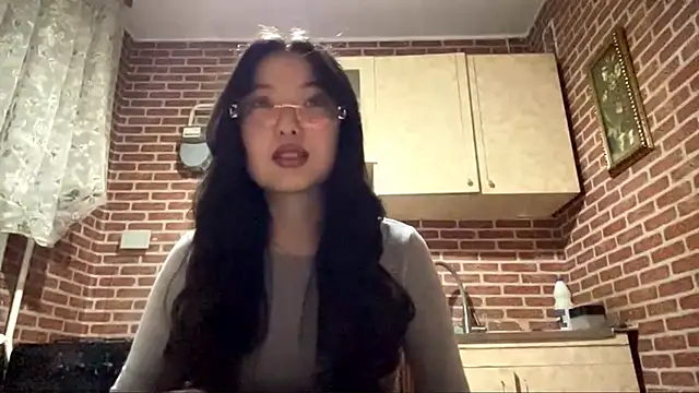 Snapshot of EmmaLeexth chatting on 11.23.25 EmmaLeexth online show from 11.23.25