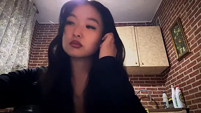 Snapshot of EmmaLeexth chatting on 12.14.25 EmmaLeexth online show from 12.14.25