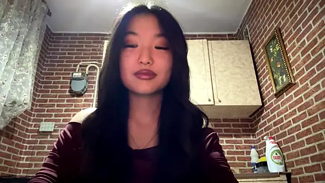 Snapshot of EmmaLeexth chatting on 12.22.25 EmmaLeexth online show from 12.22.25