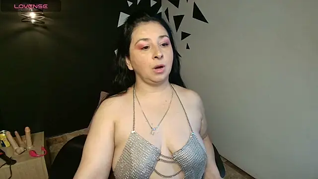 Snapshot of AgataThompson_ chatting on 10.13.25 AgataThompson online show from 10.13.25