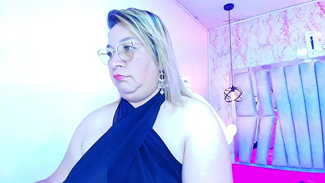 Snapshot of MaylinRosse_ chatting on 10.21.25 MaylinRosse online show from 10.21.25