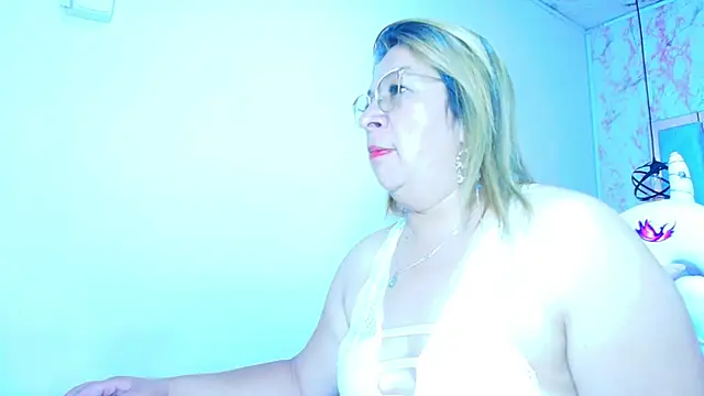 Snapshot of MaylinRosse_ chatting on 10.23.25 MaylinRosse online show from 10.23.25