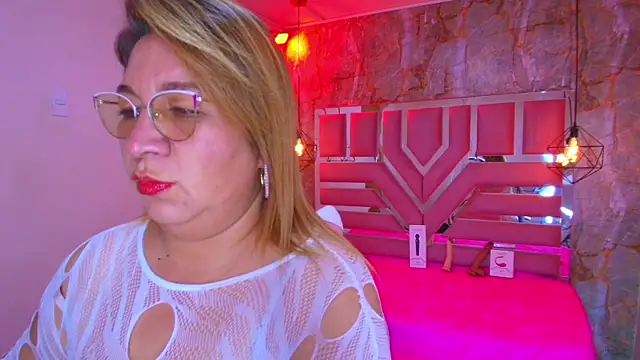 Snapshot of MaylinRosse_ chatting on 11.12.25 MaylinRosse online show from 11.12.25