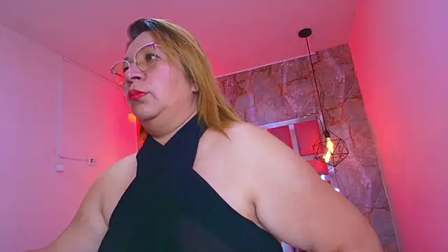 Snapshot of MaylinRosse_ chatting on 12.02.25 MaylinRosse online show from 12.02.25