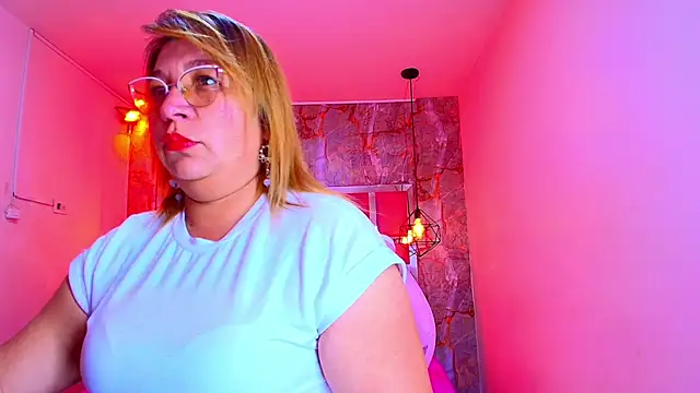 Snapshot of MaylinRosse_ chatting on 12.05.25 MaylinRosse online show from 12.05.25