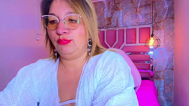 Snapshot of MaylinRosse_ chatting on 02.04.26 MaylinRosse online show from 02.04.26