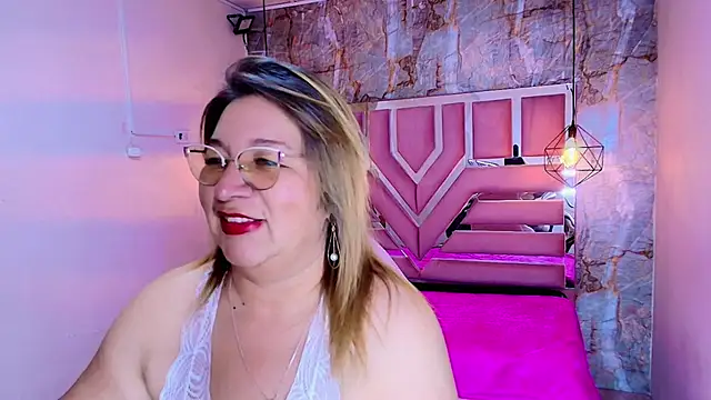 Snapshot of MaylinRosse_ chatting on 02.13.26 MaylinRosse online show from 02.13.26