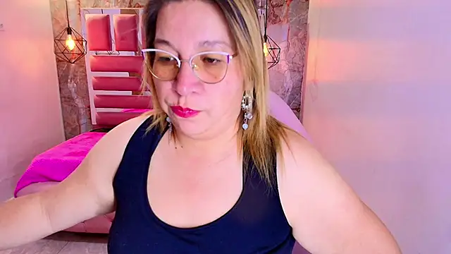 Snapshot of MaylinRosse_ chatting on 02.17.26 MaylinRosse online show from 02.17.26