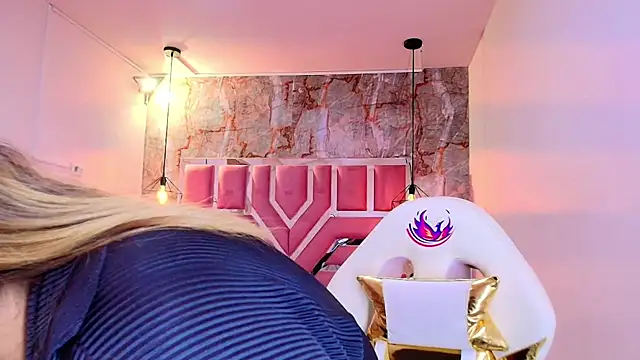 Snapshot of MaylinRosse_ chatting on 03.12.26 MaylinRosse online show from 03.12.26