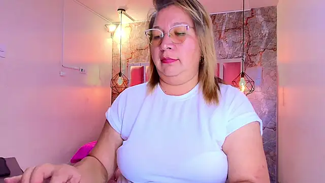 Snapshot of MaylinRosse_ chatting on 03.25.26 MaylinRosse online show from 03.25.26