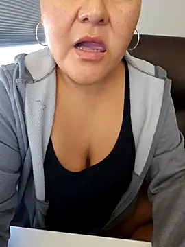 Snapshot of sw33th3art chatting on 09.25.25 sw33th3art online show from 09.25.25