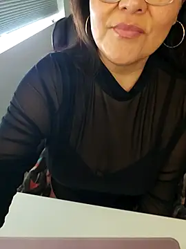 Snapshot of sw33th3art chatting on 11.17.25 sw33th3art online show from 11.17.25