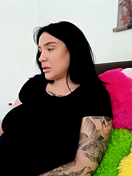 Snapshot of mariabloom9 chatting on 10.27.25 mariabloom9 online show from 10.27.25