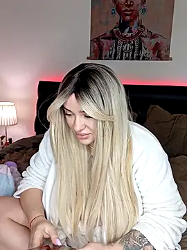 Snapshot of mariabloom9 chatting on 12.22.25 mariabloom9 online show from 12.22.25