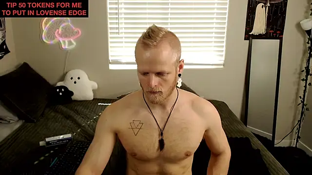 Snapshot of randyroderick chatting on 10.10.25 randyroderick online show from 10.10.25