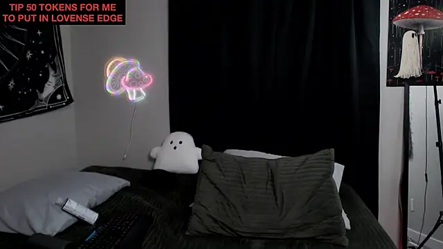 Snapshot of randyroderick chatting on 11.24.25 randyroderick online show from 11.24.25