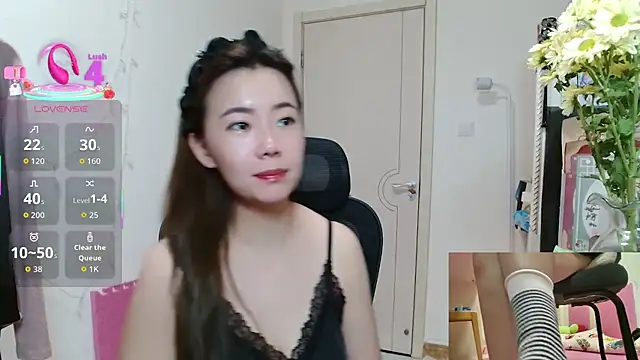 Snapshot of sallycui chatting on 11.26.25 sallycui online show from 11.26.25