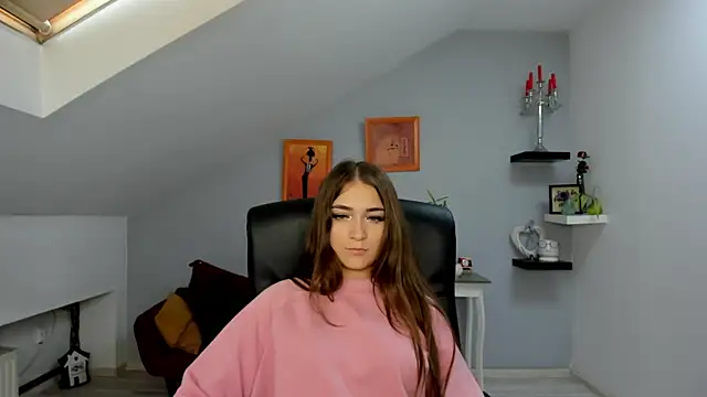 Snapshot of EllaClarke chatting on 09.24.25 EllaClarke online show from 09.24.25