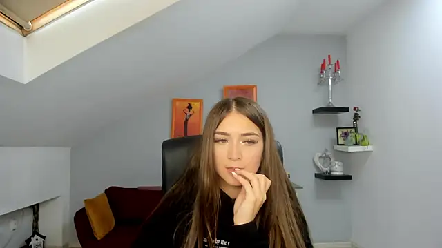 Snapshot of EllaClarke chatting on 09.25.25 EllaClarke online show from 09.25.25