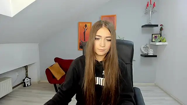 Snapshot of EllaClarke chatting on 10.05.25 EllaClarke online show from 10.05.25