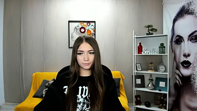 Snapshot of EllaClarke chatting on 10.22.25 EllaClarke online show from 10.22.25