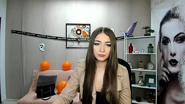 Snapshot of EllaClarke chatting on 10.29.25 EllaClarke online show from 10.29.25