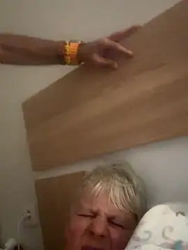 Snapshot of VyC7564 chatting on 10.13.25 VyC7564 online show from 10.13.25