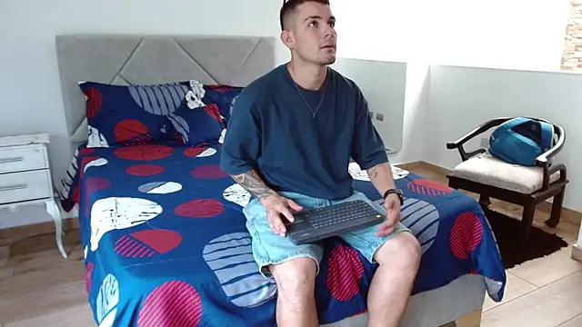 BooyHott  online show from 09.23.25