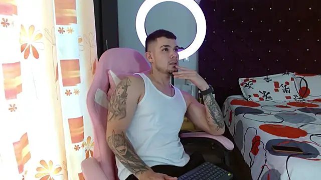 BooyHott  online show from 10.31.25