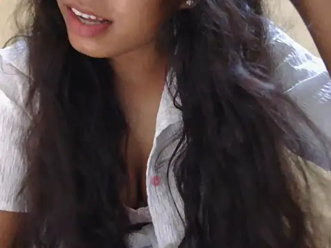 Snapshot of dreamgirl786 chatting on 09.21.25 dreamgirl786 online show from 09.21.25