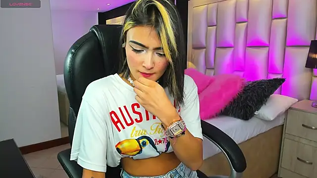 LuisaJonnes  online show from 11.06.25