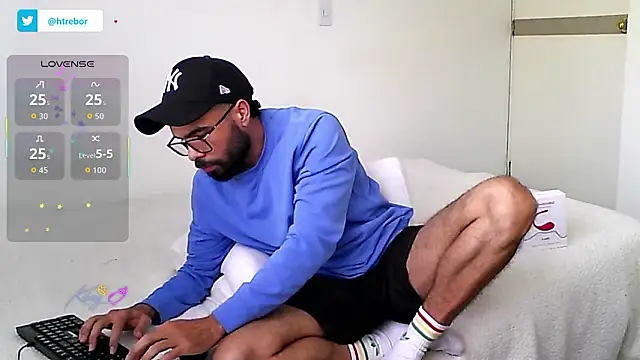 Snapshot of htrebor87 chatting on 02.16.26 htrebor87 online show from 02.16.26