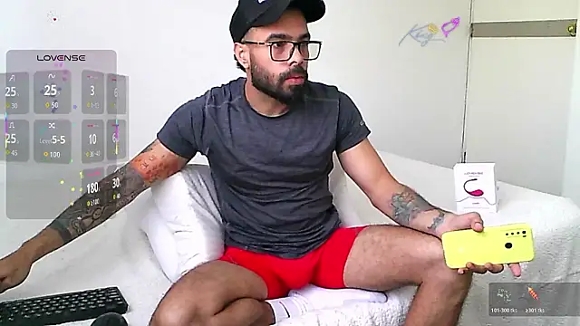 Snapshot of htrebor87 chatting on 02.19.26 htrebor87 online show from 02.19.26