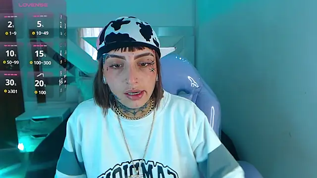 Gyal 8  online show from 10.24.25