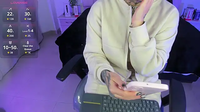 Gyal 8  online show from 02.10.26