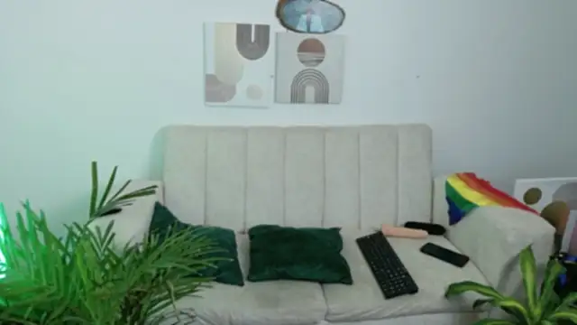 Snapshot of dirty_feelena chatting on 10.29.25 dirty feelena online show from 10.29.25