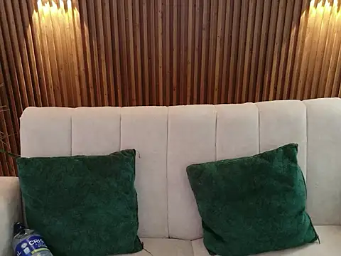 Snapshot of dirty_feelena chatting on 12.18.25 dirty feelena online show from 12.18.25