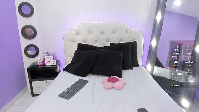 Thayla Fox online show from 10.20.25