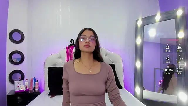 Thayla Fox online show from 10.22.25