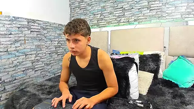 Julian wolf18 online show from 09.23.25