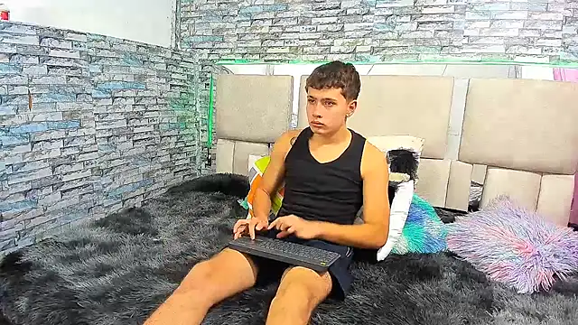 Julian wolf18 online show from 09.27.25