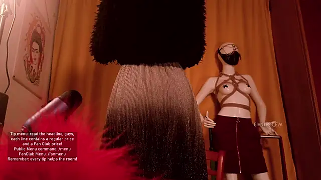 Snapshot of Giantess_Eva chatting on 10.19.25 Giantess Eva online show from 10.19.25