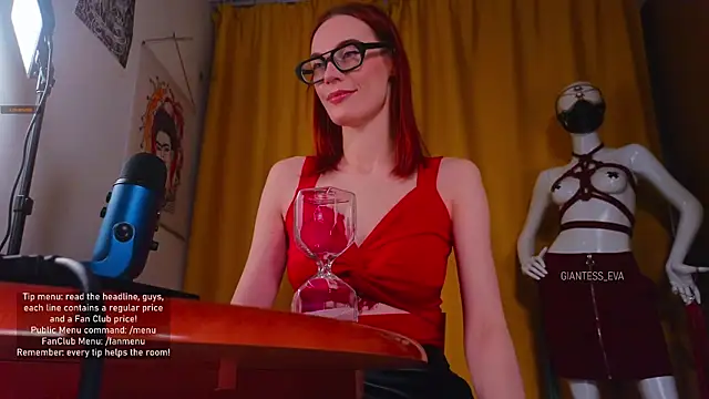 Snapshot of Giantess_Eva chatting on 11.24.25 Giantess Eva online show from 11.24.25