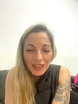 Snapshot of julietacollins11 chatting on 09.24.25 julietacollins11 online show from 09.24.25