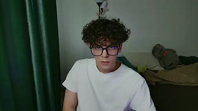 Snapshot of dreamgonetan chatting on 09.24.25 dreamgonetan online show from 09.24.25